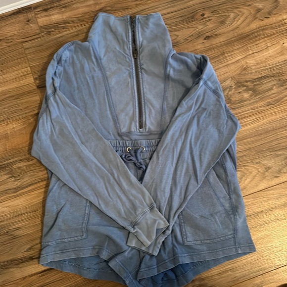 Jcrew Matching Set! 3/4 zip top, drawstring shorts. super comfy! - Picture 1 of 1